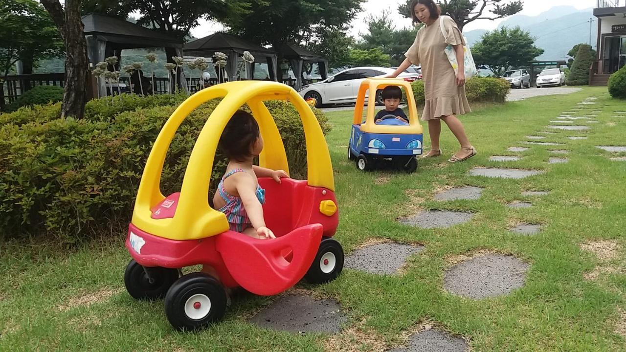 Forest Of Color Pension Hongcheon Exterior foto