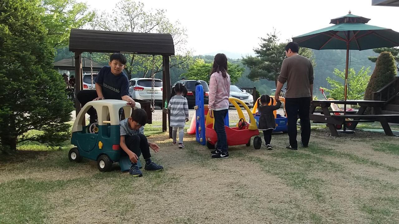 Forest Of Color Pension Hongcheon Exterior foto